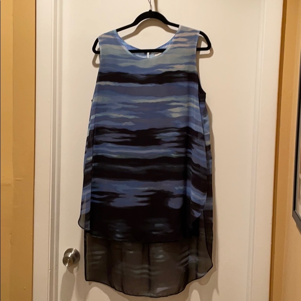 Long Sleeveless tunic with a black lining